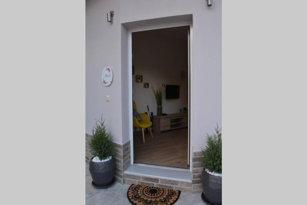 Marieli Apartment Perama  Dış mekan fotoğraf