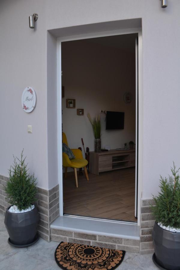 Marieli Apartment Perama  Dış mekan fotoğraf